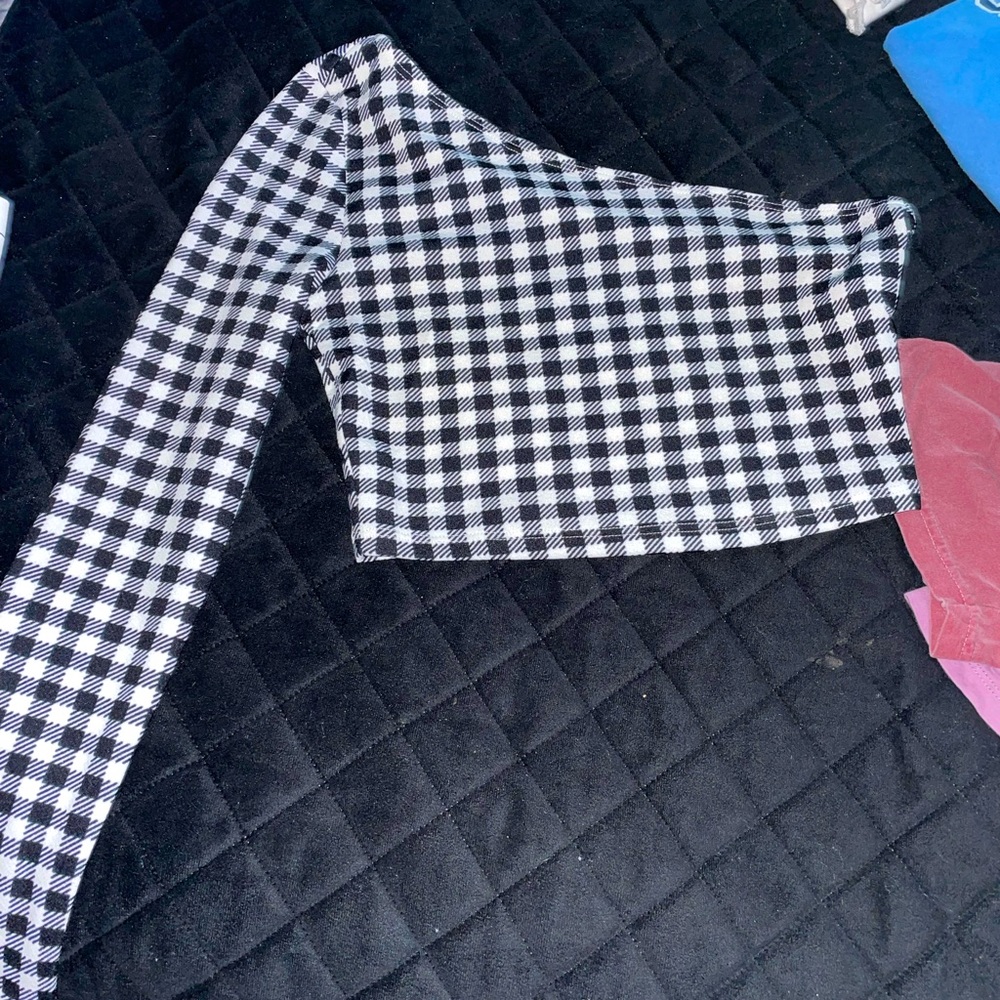 checkered one sleeve crop top SHEIN